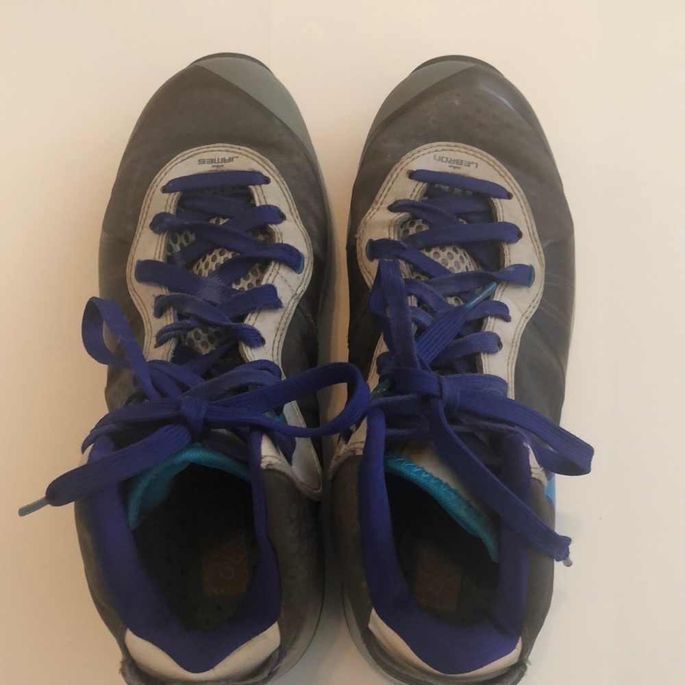 Nike Lebron James basketball 82 FLYWIRE grey & blue lace up tennis shoes